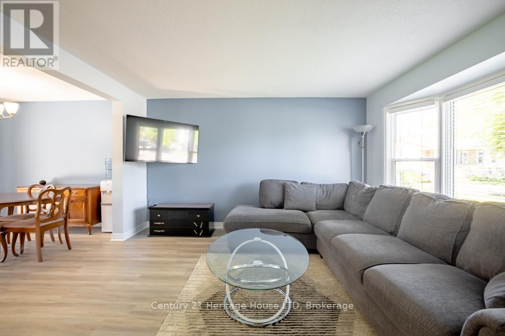 20 BALDWIN CIRCLE - 6