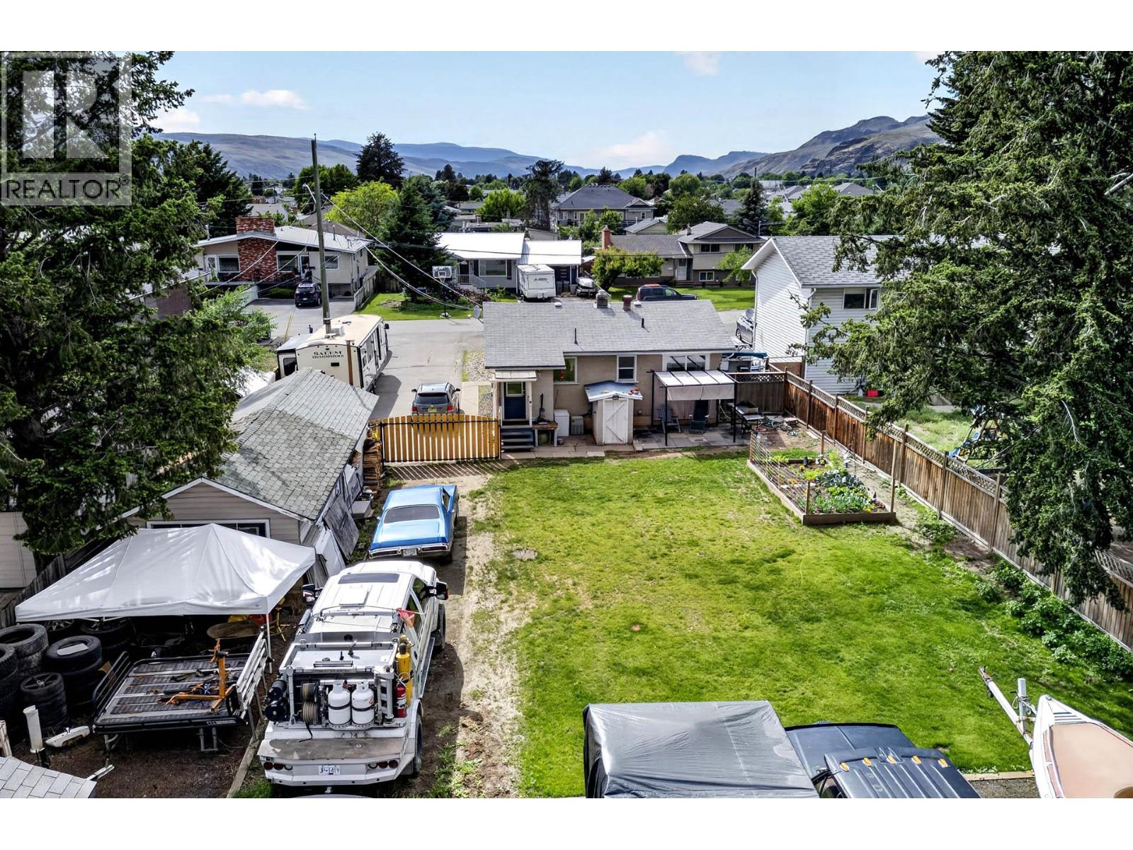 1023 Laroque Street - 11
