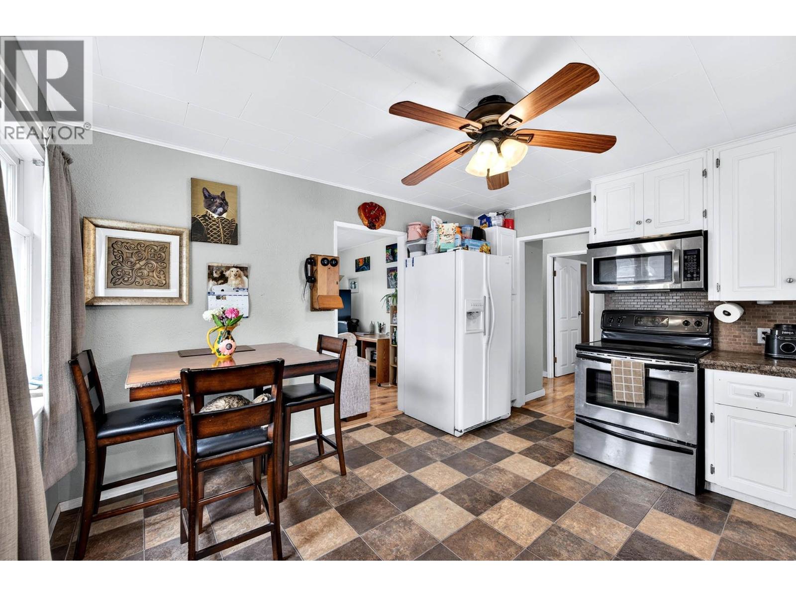 1023 Laroque Street - 41
