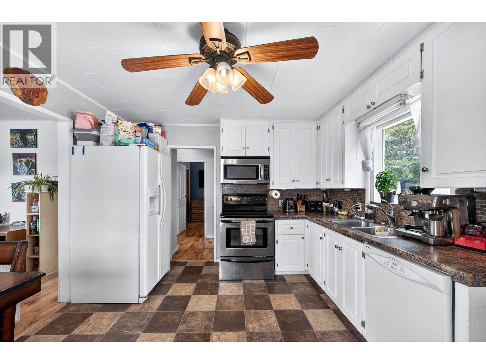 1023 Laroque Street - 42
