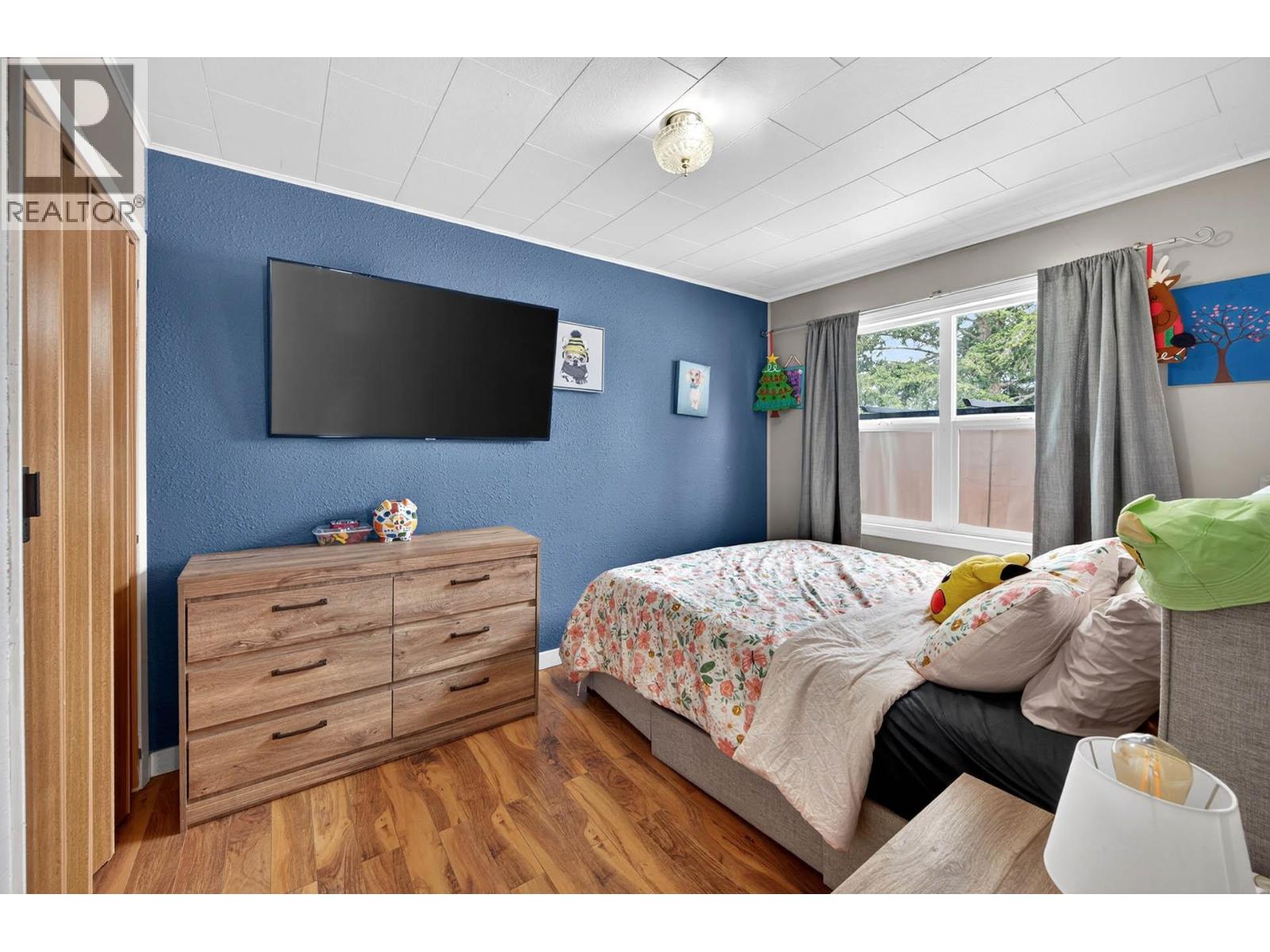 1023 Laroque Street - 6