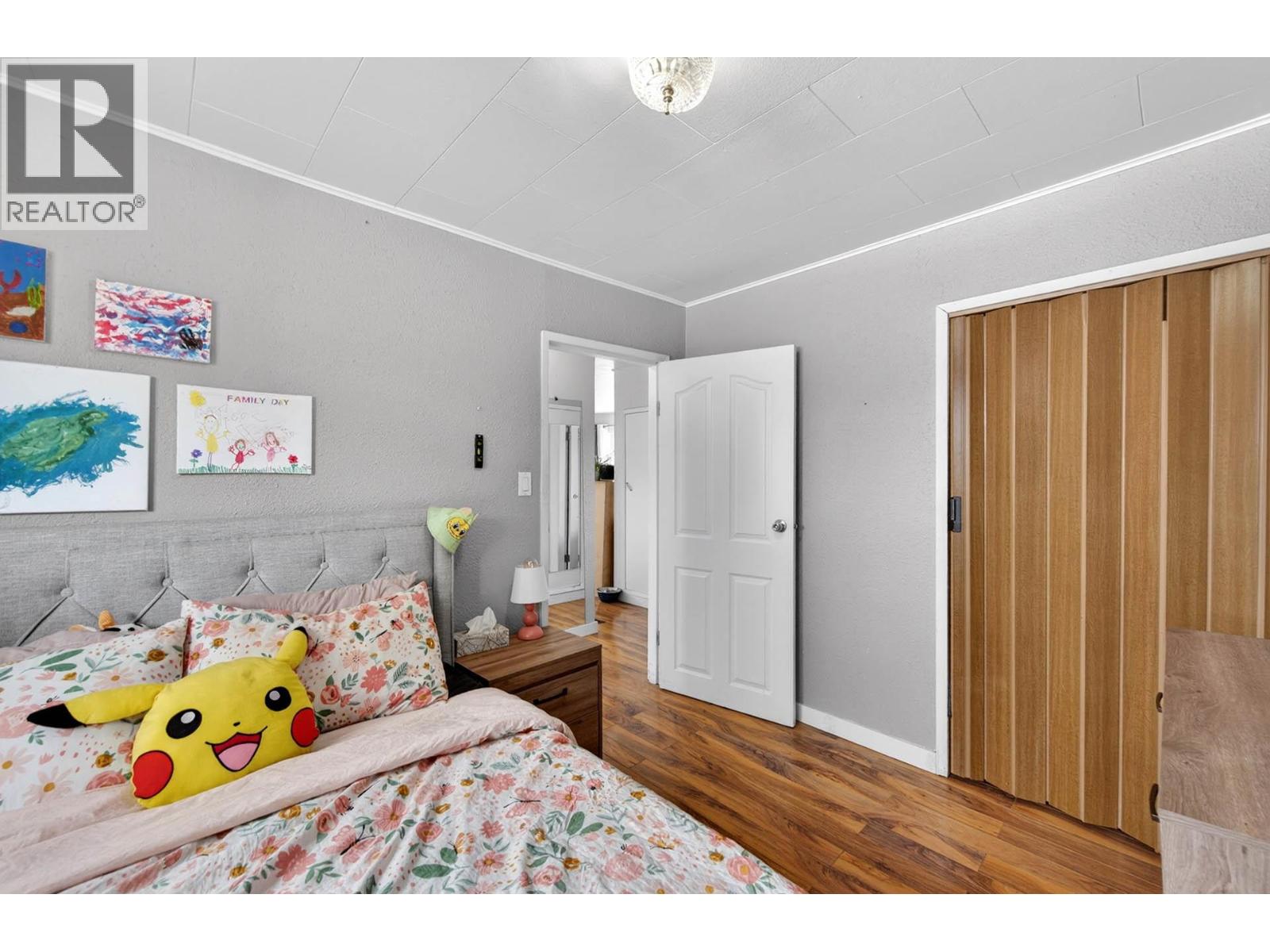 1023 Laroque Street - 8