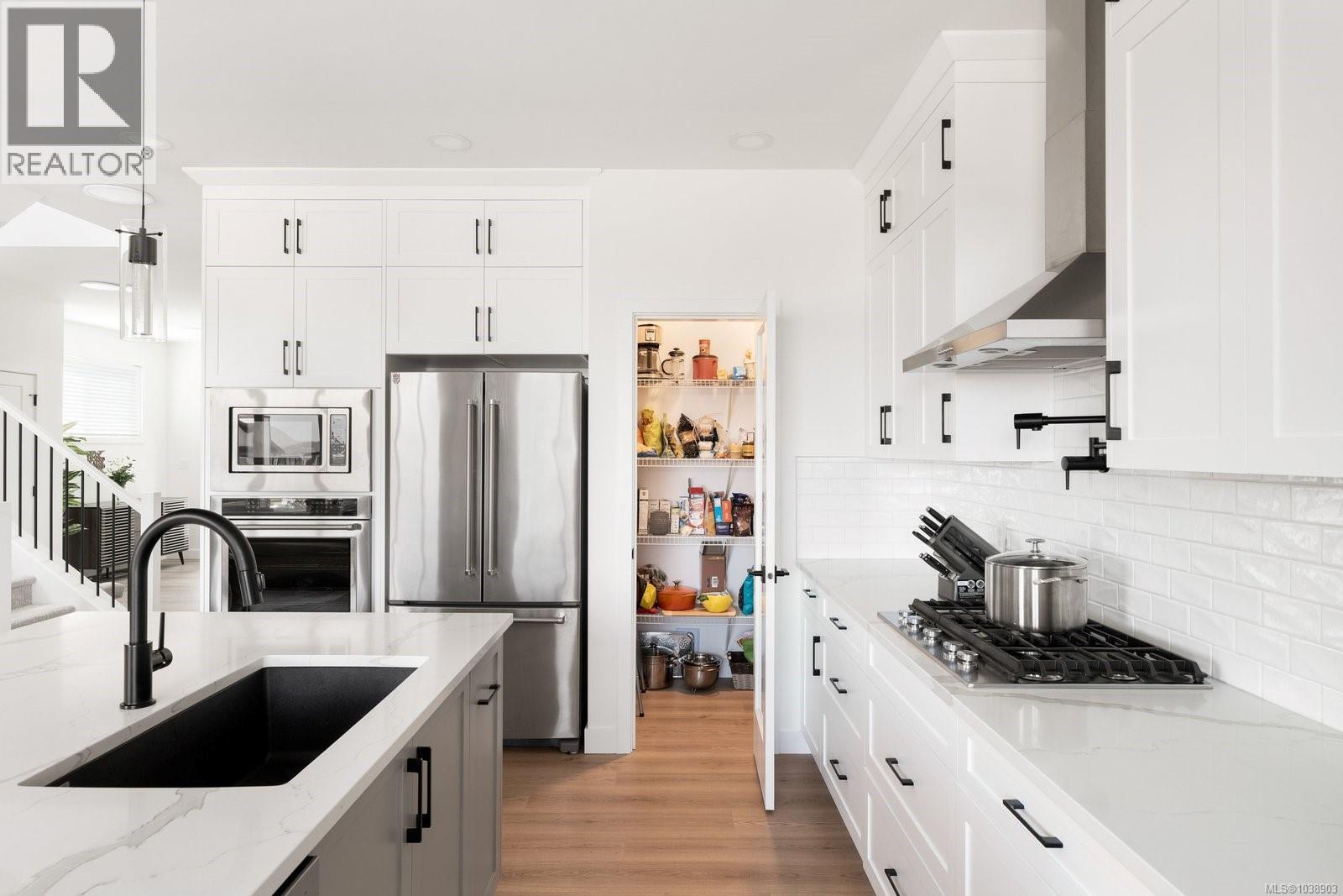 3387 Ryder Hesjedal Way - 12