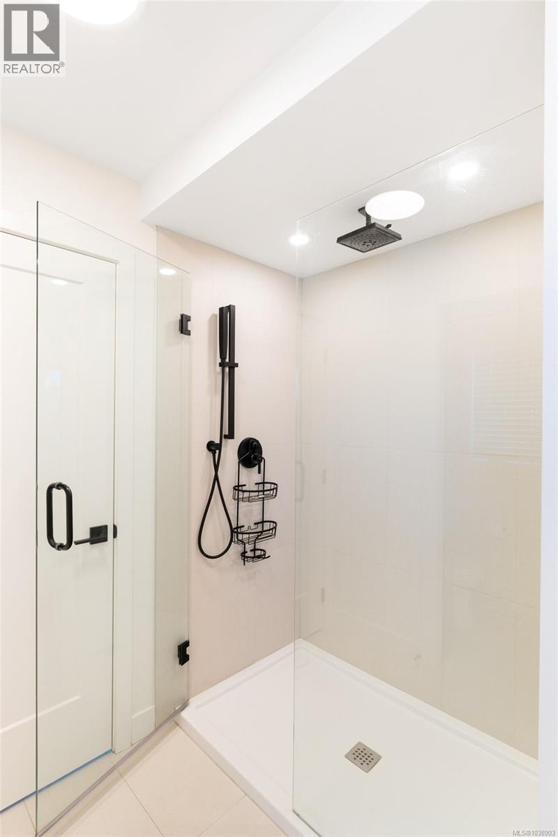 3387 Ryder Hesjedal Way - 25