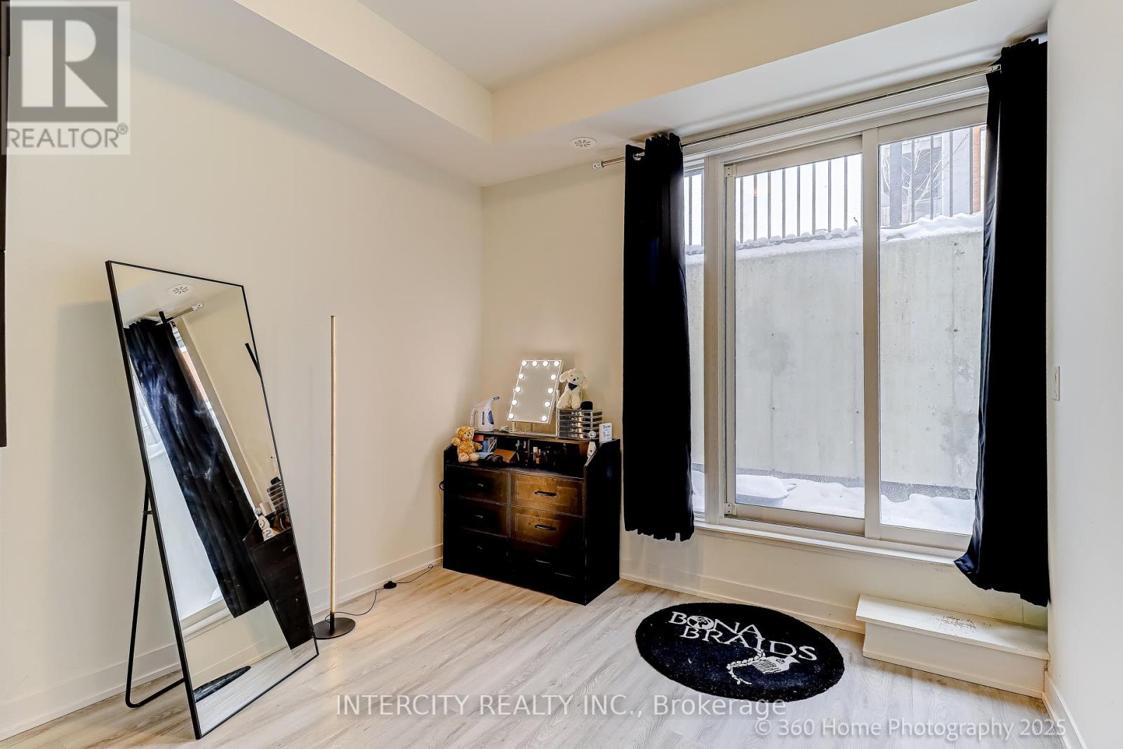 #1504 11 DAVID EYER ROAD - 21