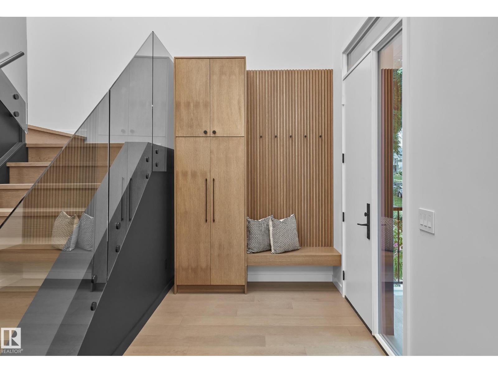 8318 120 ST NW - Image 2