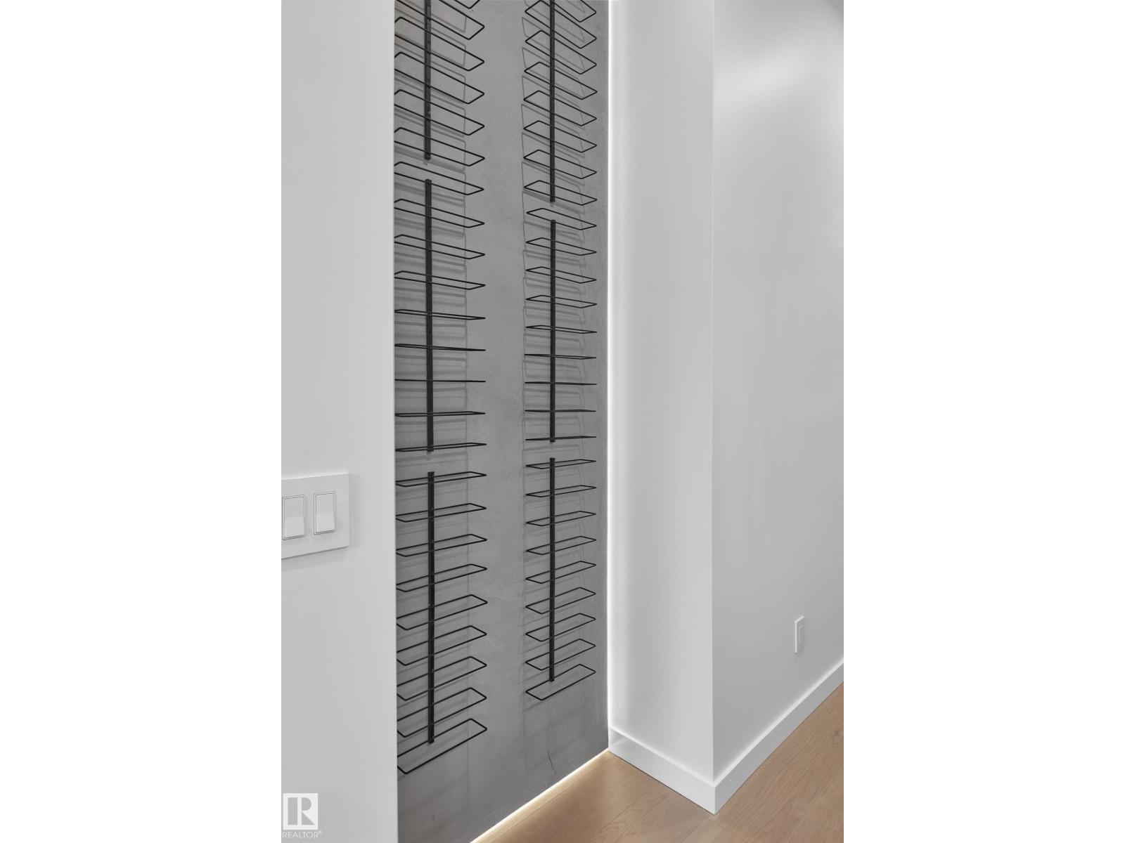 8318 120 ST NW - 9
