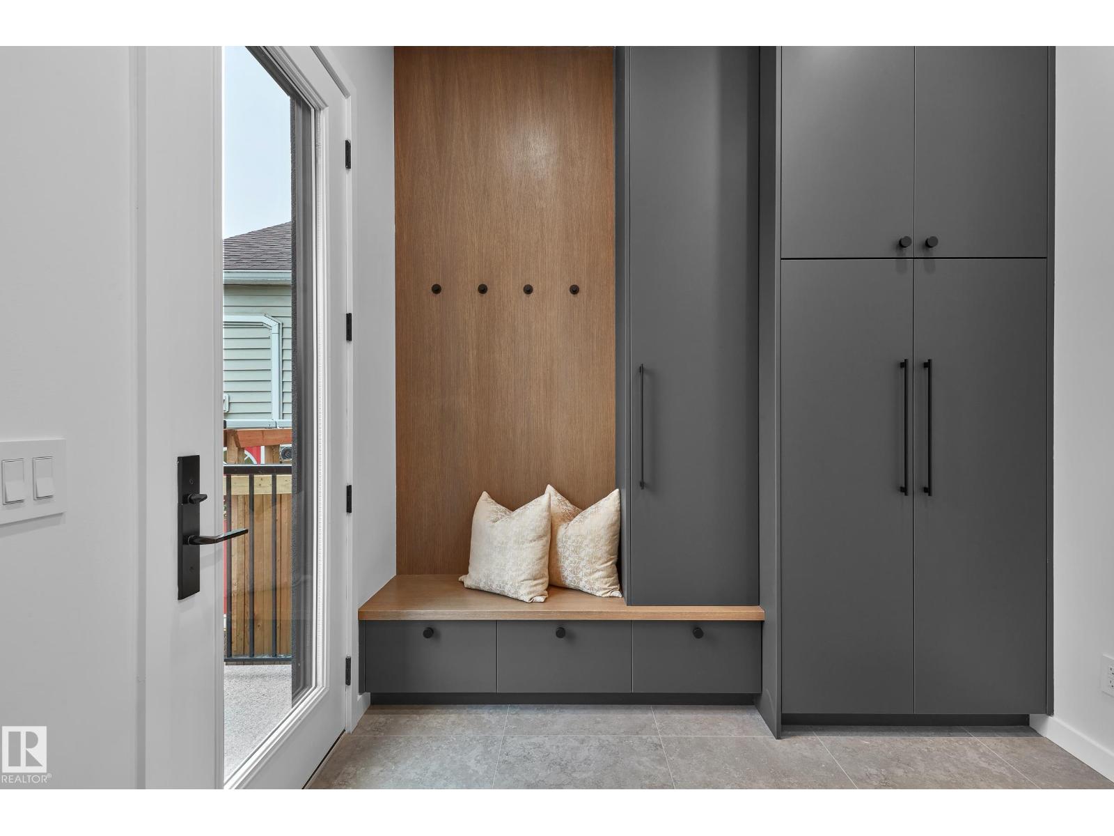 8318 120 ST NW - 12