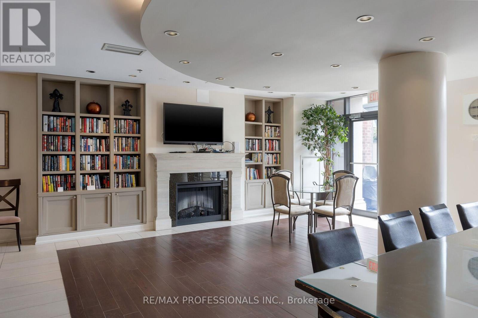 #PH3 9 BURNHAMTHORPE CRESCENT - 42