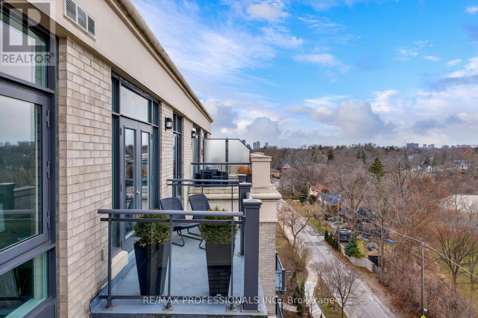 #PH3 9 BURNHAMTHORPE CRESCENT - 44