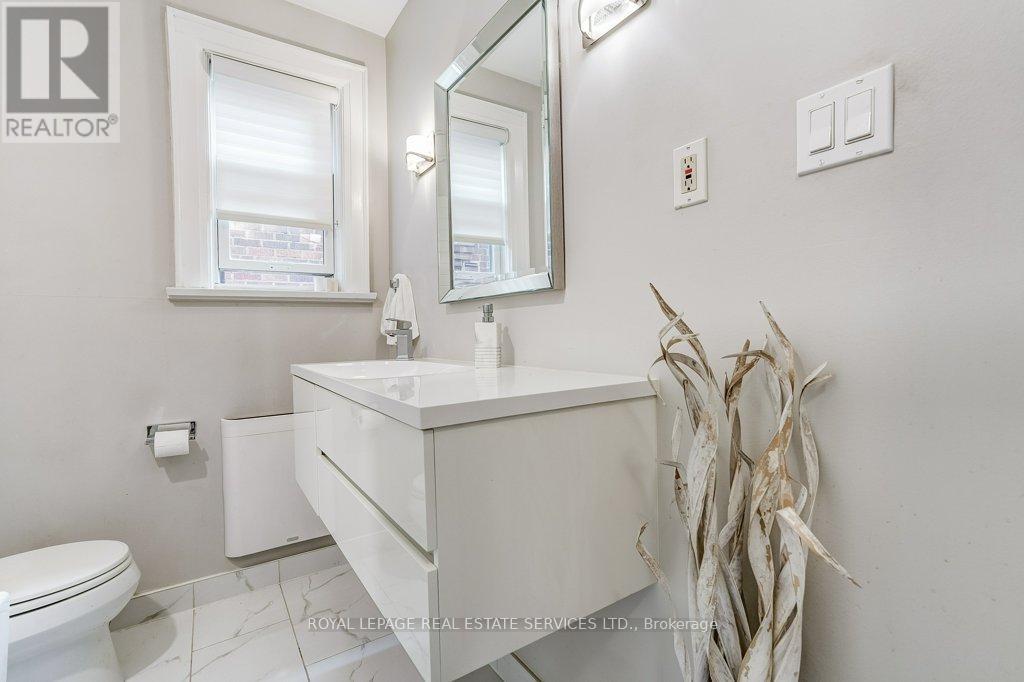 2 LARKIN AVENUE - 16