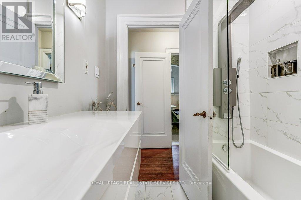 2 LARKIN AVENUE - 17