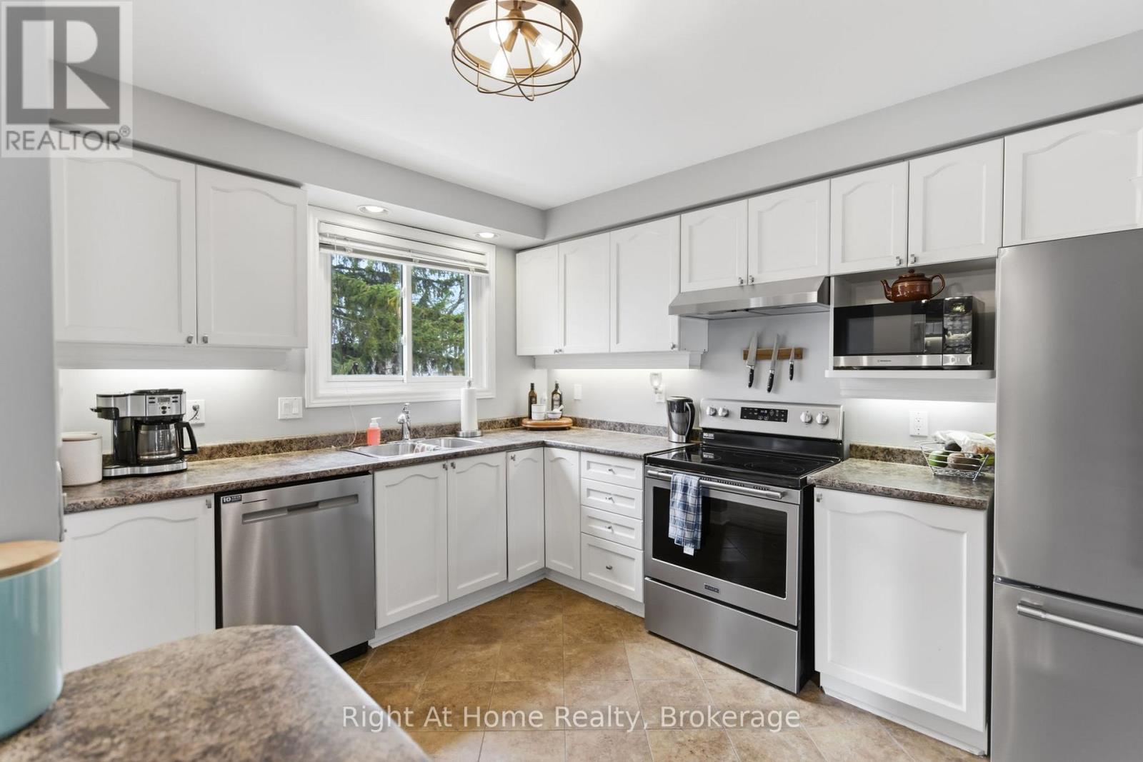 #12 303 GARDEN STREET - 17