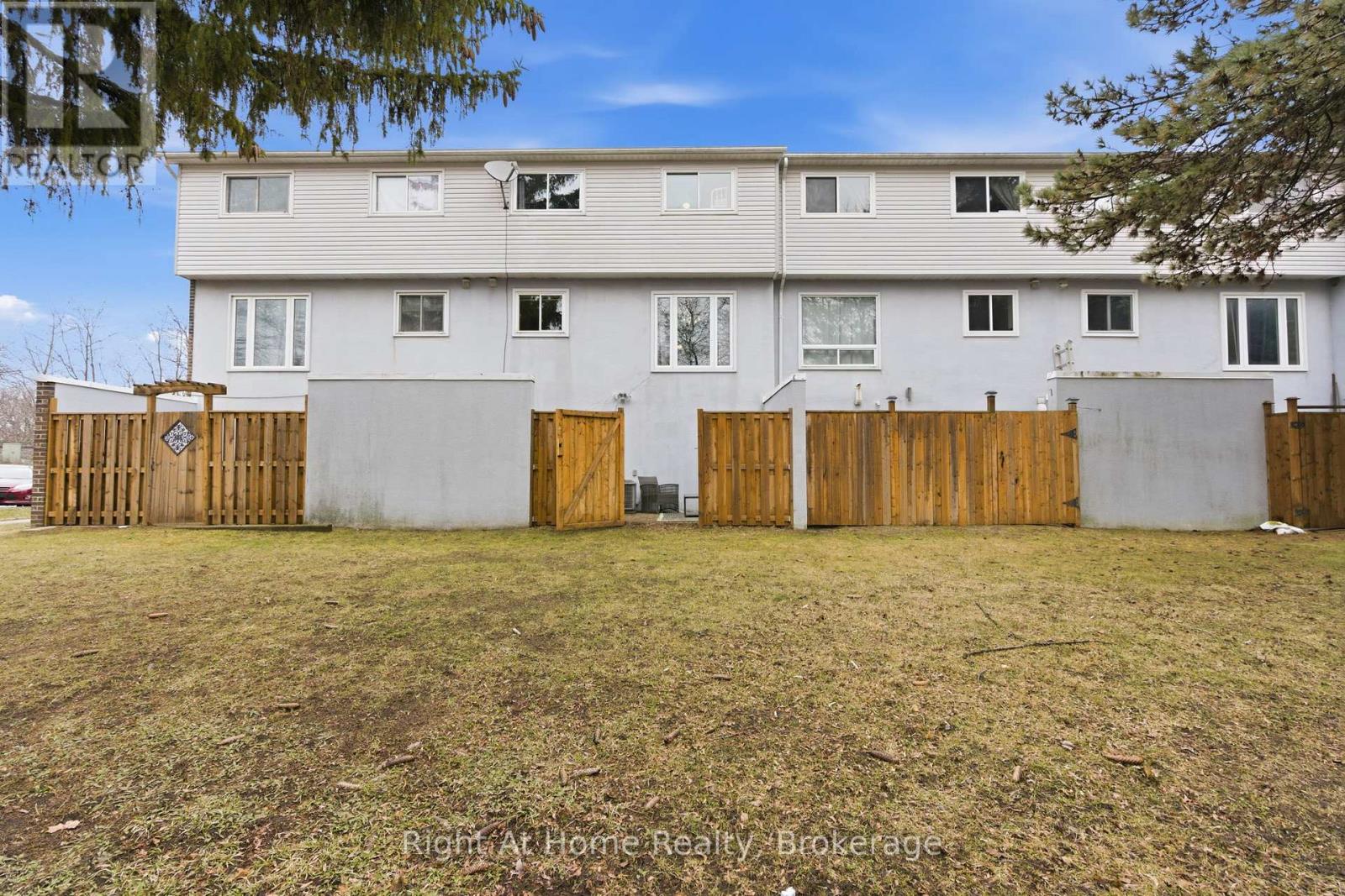 #12 303 GARDEN STREET - 32