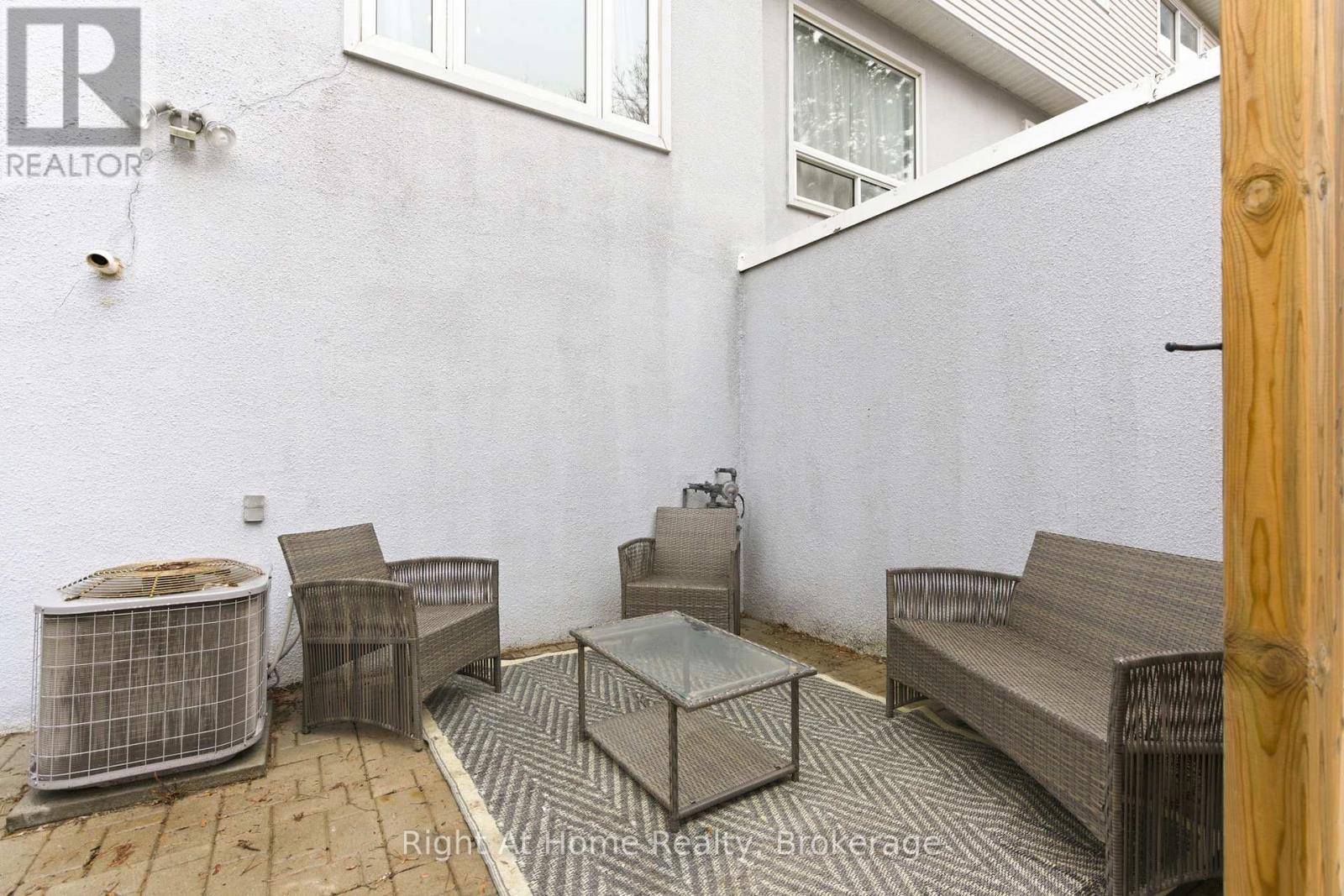 #12 303 GARDEN STREET - 34