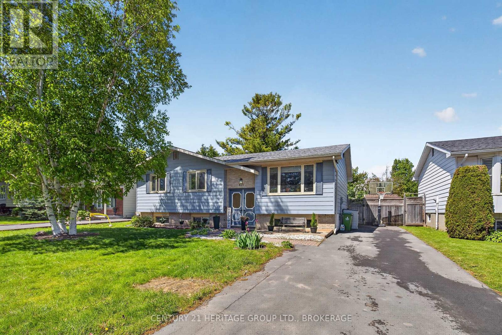 825 ALLUM AVENUE - 1
