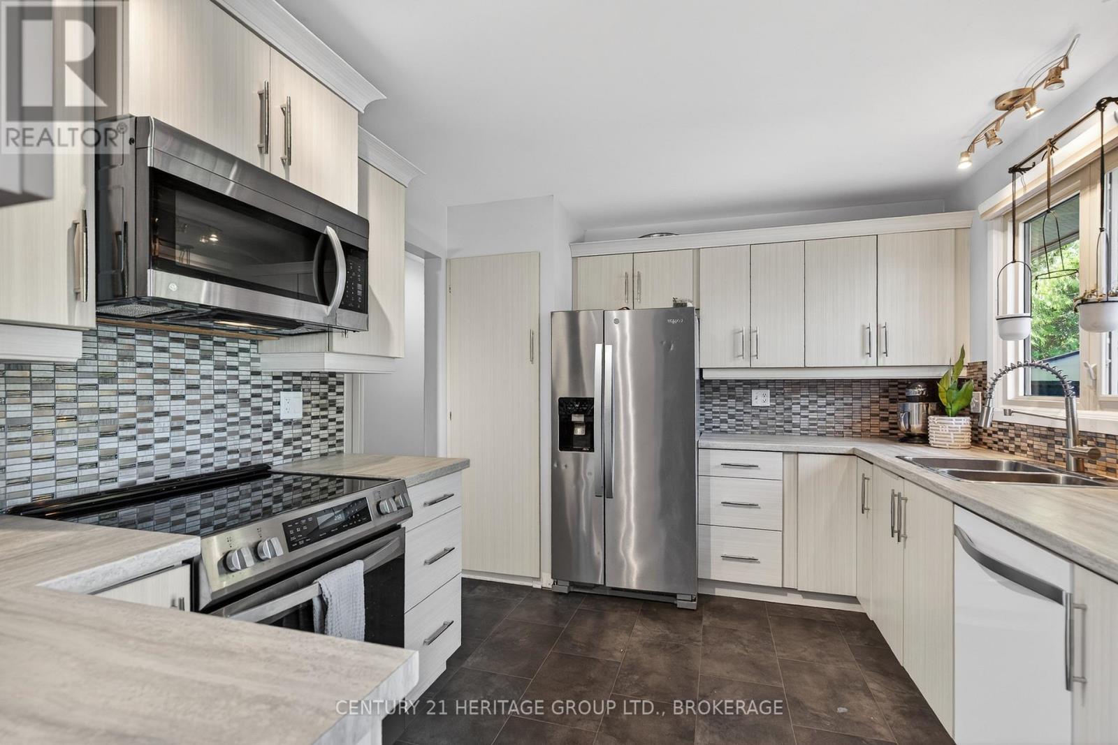 825 ALLUM AVENUE - 16