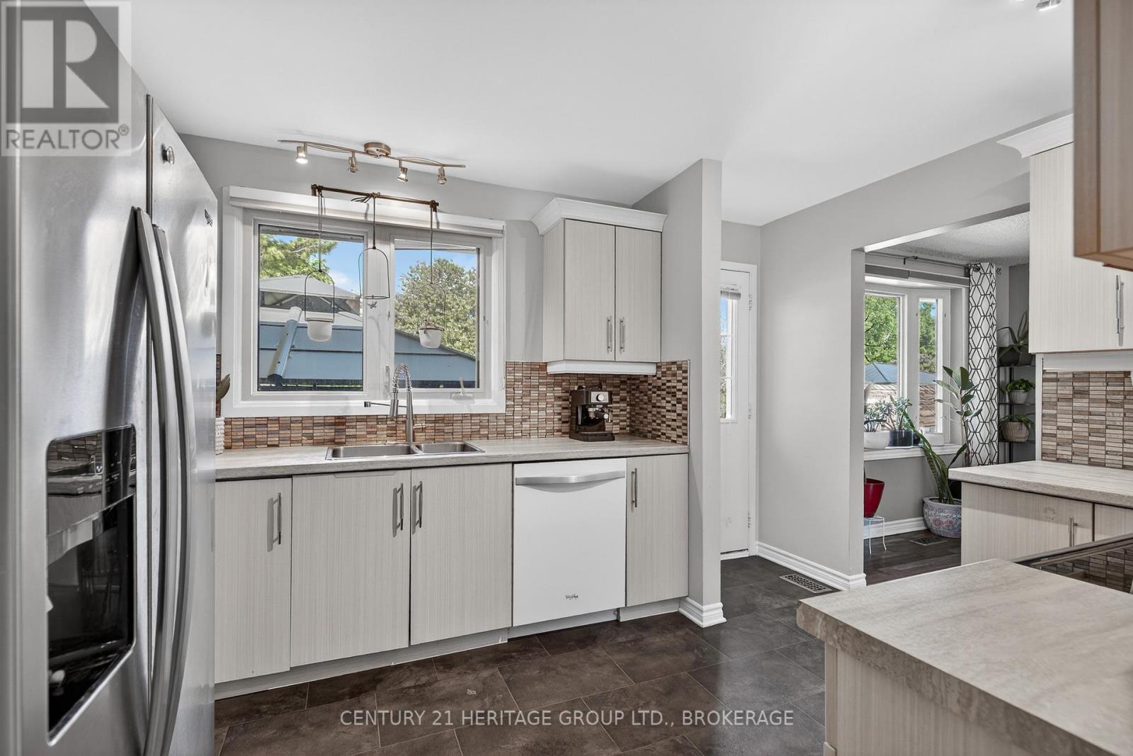825 ALLUM AVENUE - 17
