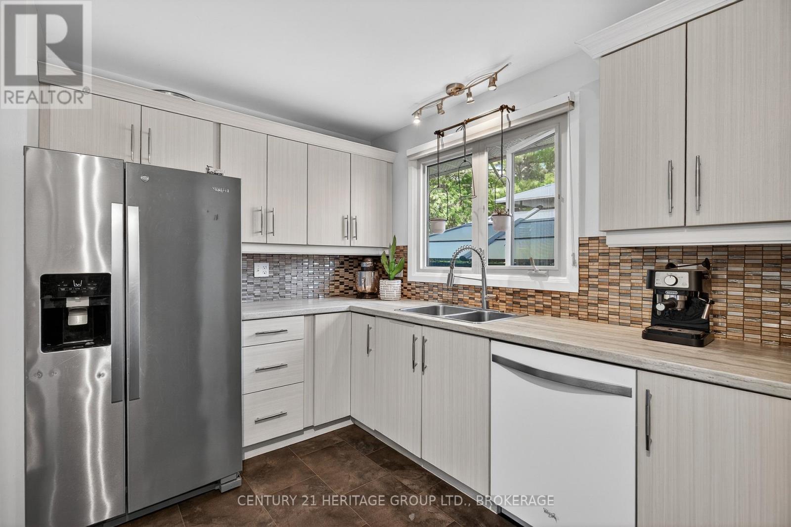 825 ALLUM AVENUE - 18