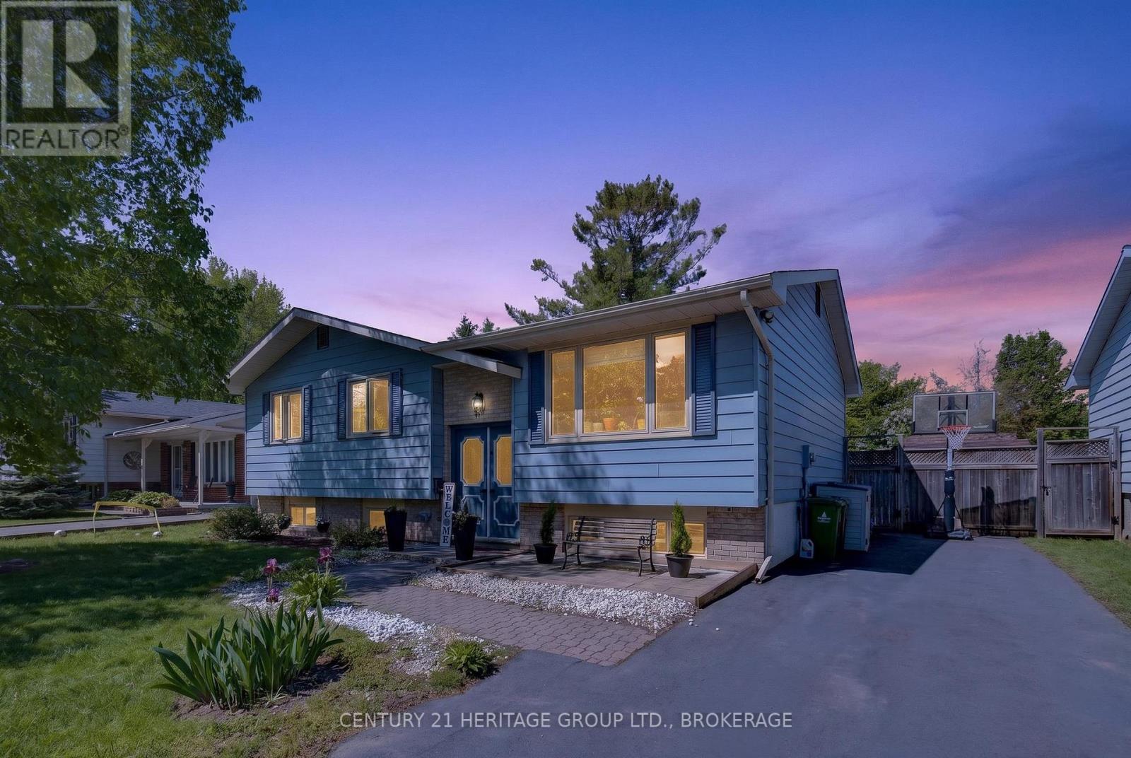 825 ALLUM AVENUE - 2