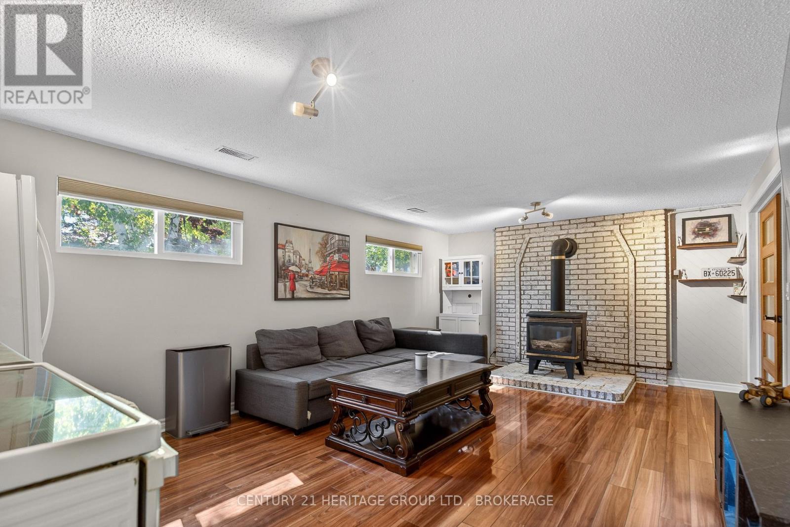 825 ALLUM AVENUE - 35