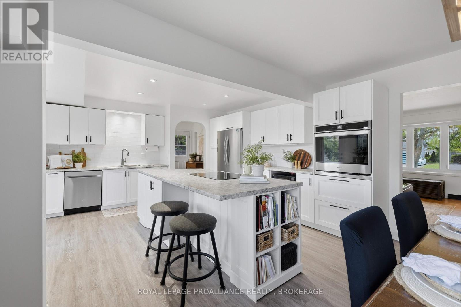 102 HERCHMER CRESCENT - 18