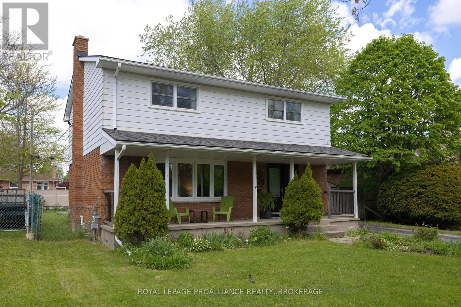 102 HERCHMER CRESCENT - 2