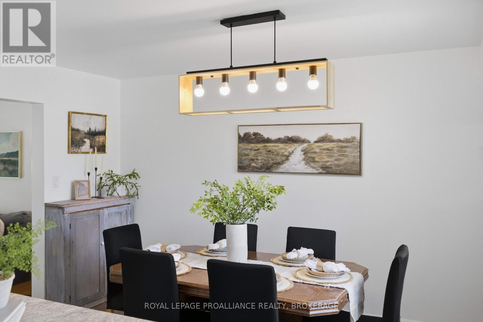 102 HERCHMER CRESCENT - 22