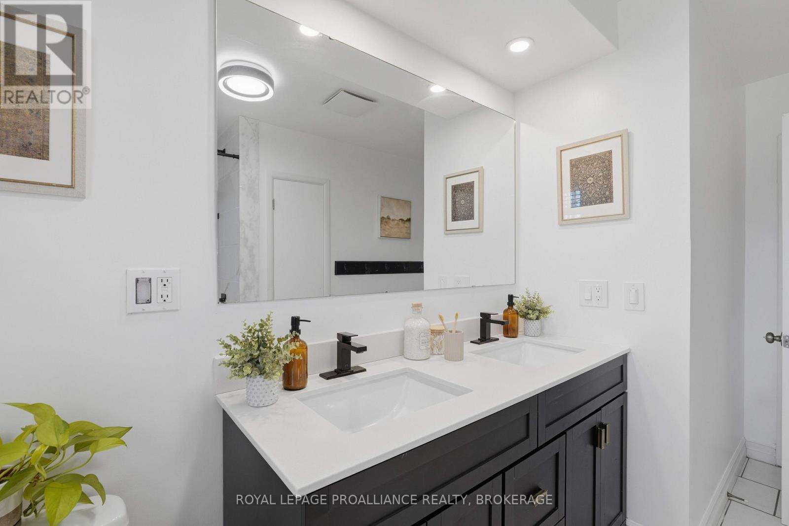 102 HERCHMER CRESCENT - 30