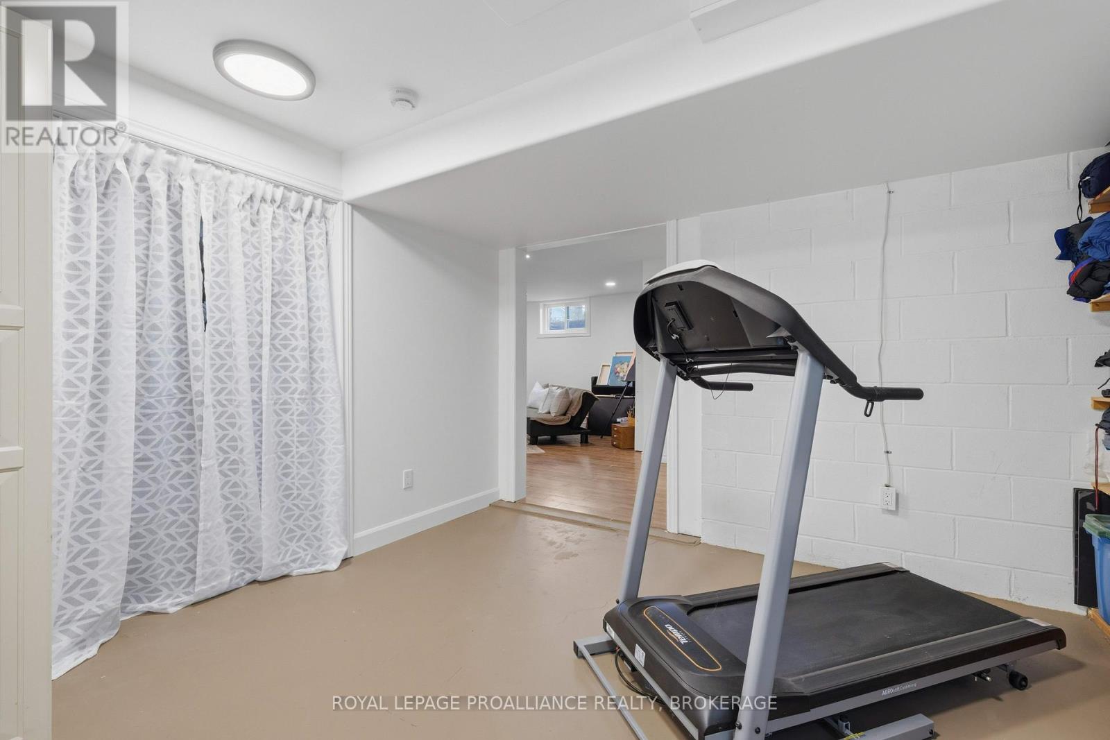 102 HERCHMER CRESCENT - 40