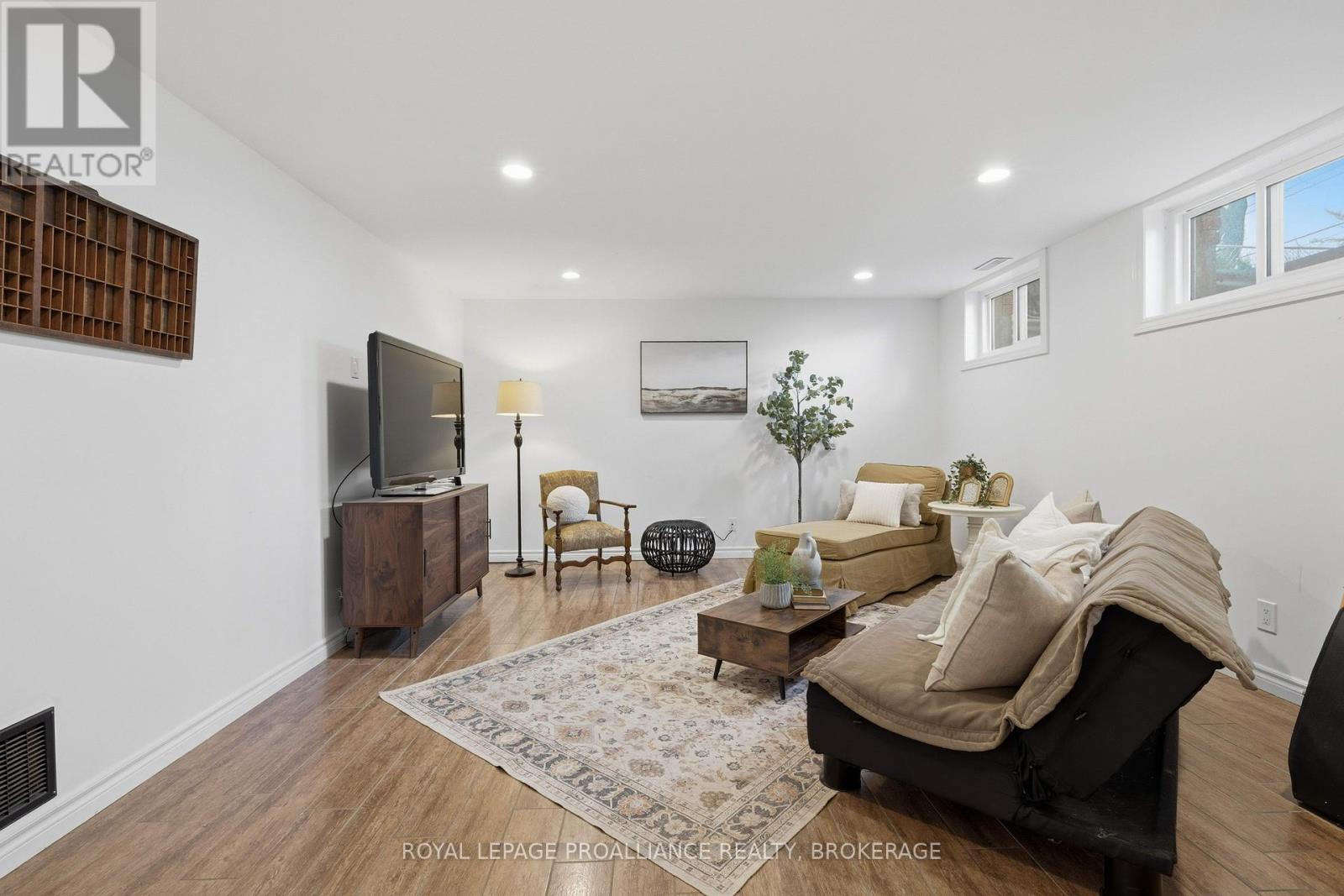 102 HERCHMER CRESCENT - 41