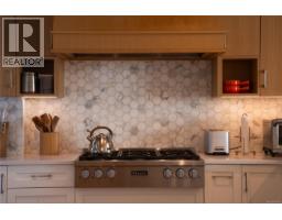 301 5388 Hill Rise Terr, Saanich, BC V8Y3K3 Photo 16
