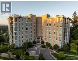 Ensuite - 301 5388 Hill Rise Terr, Saanich, BC V8Y3K3 Photo 10