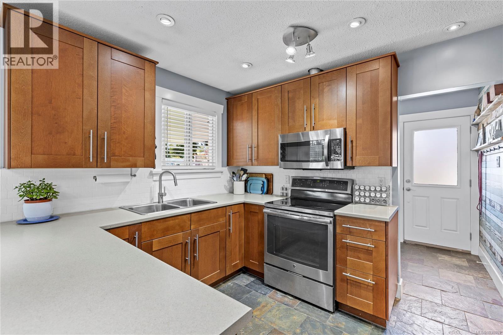 1527 Dalmatian Dr, Parksville