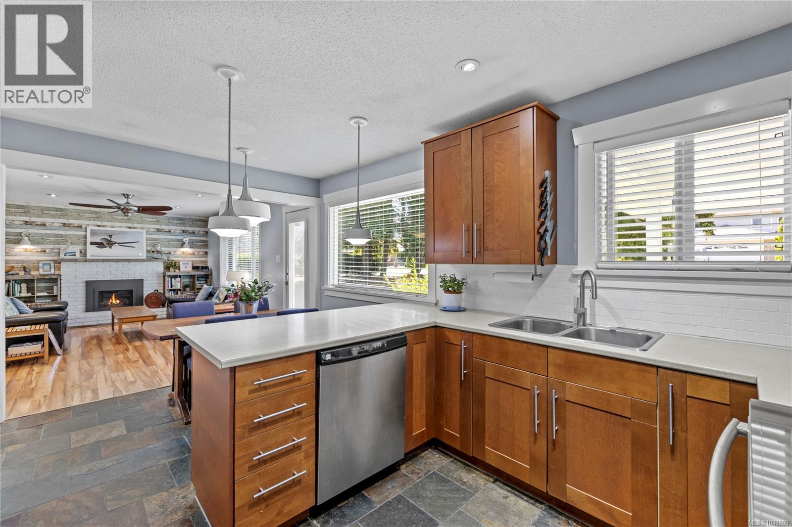 1527 Dalmatian Dr - 8
