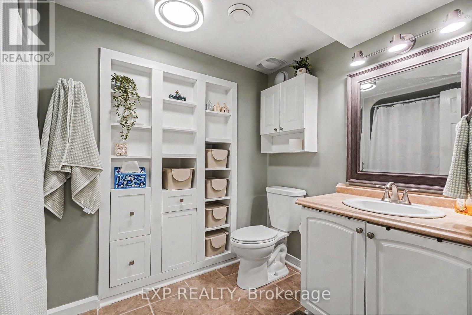 217 JASPER CRESCENT - 33