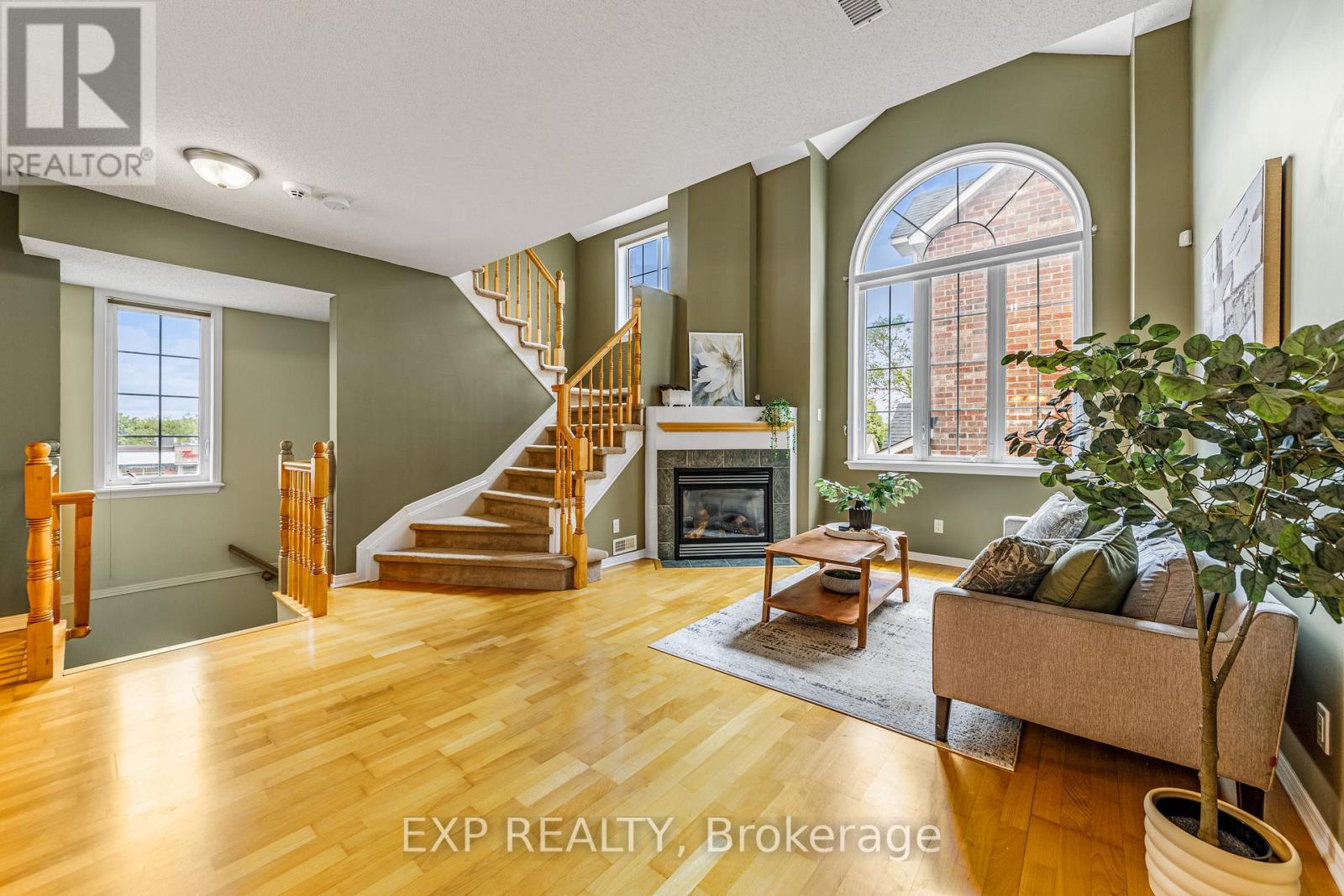 102 GATESTONE PRIVATE - 4