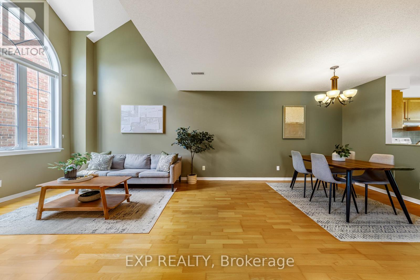 102 GATESTONE PRIVATE - 6