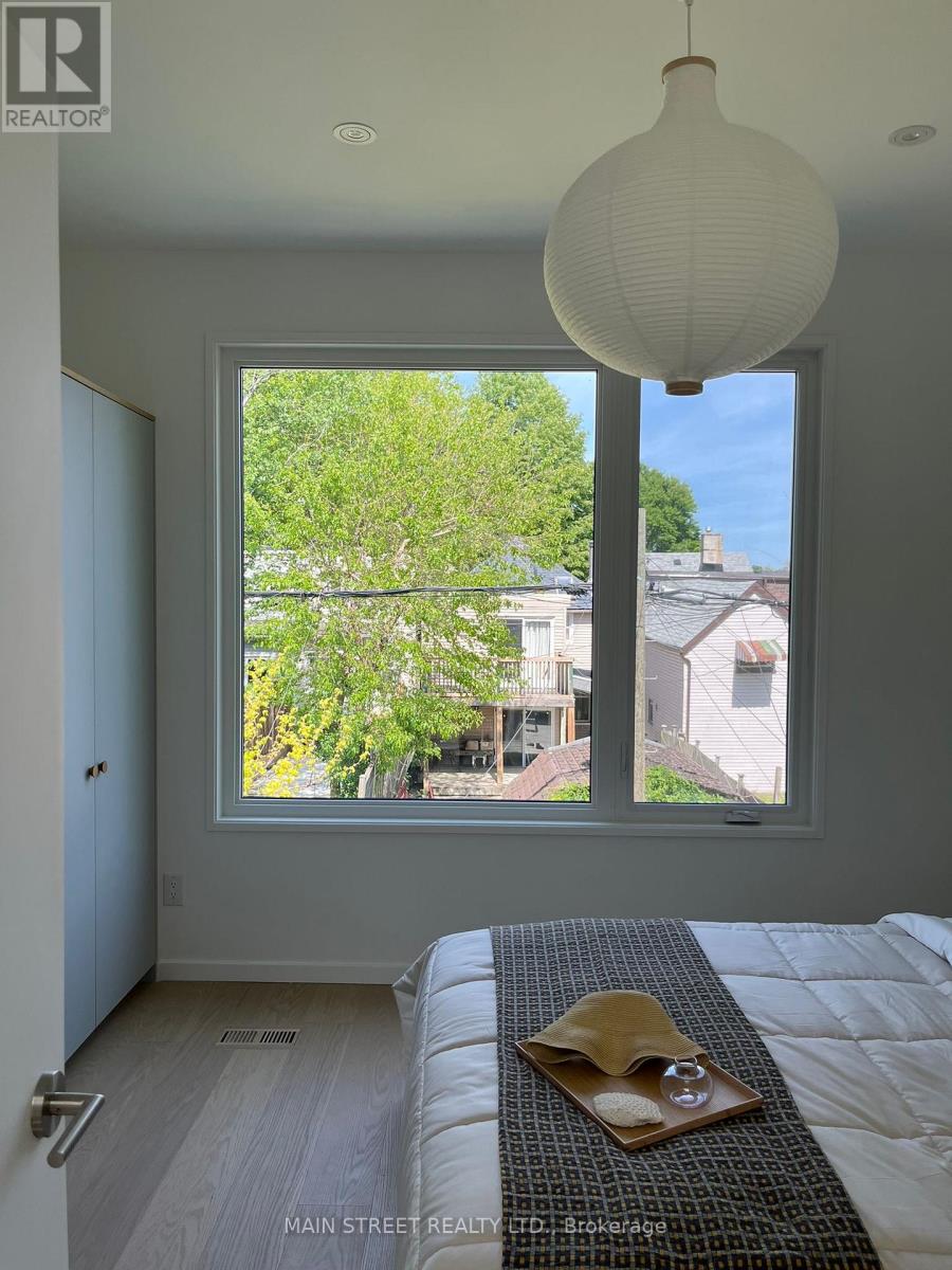 523 CRAVEN ROAD - 12