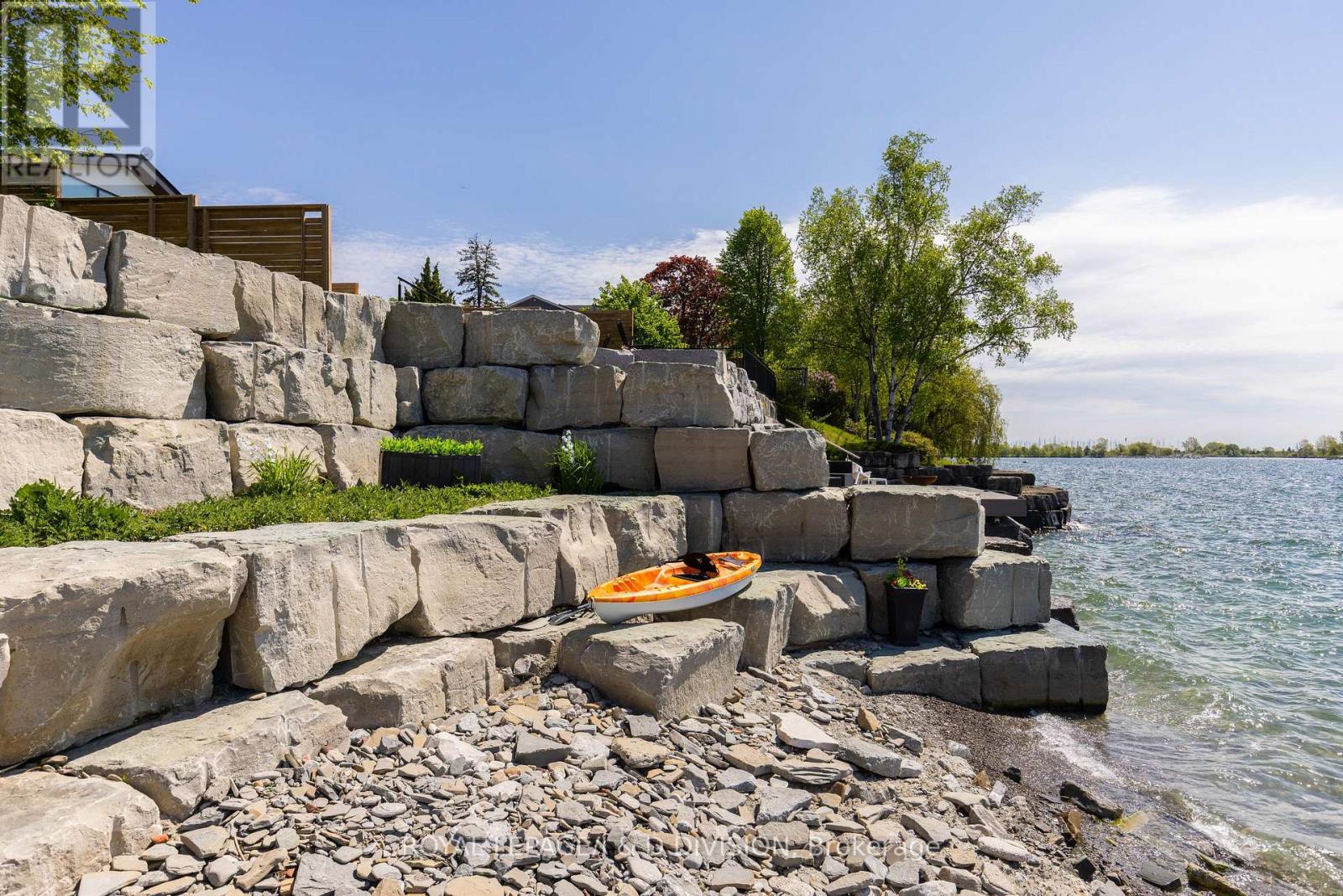 99 LAKE PROMENADE - 27