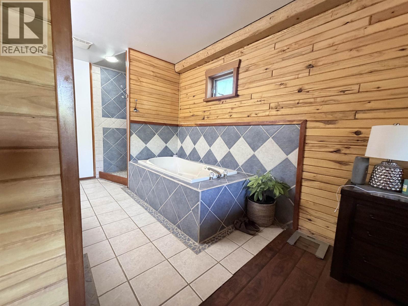2827 WOODRIDGE ROAD - 28