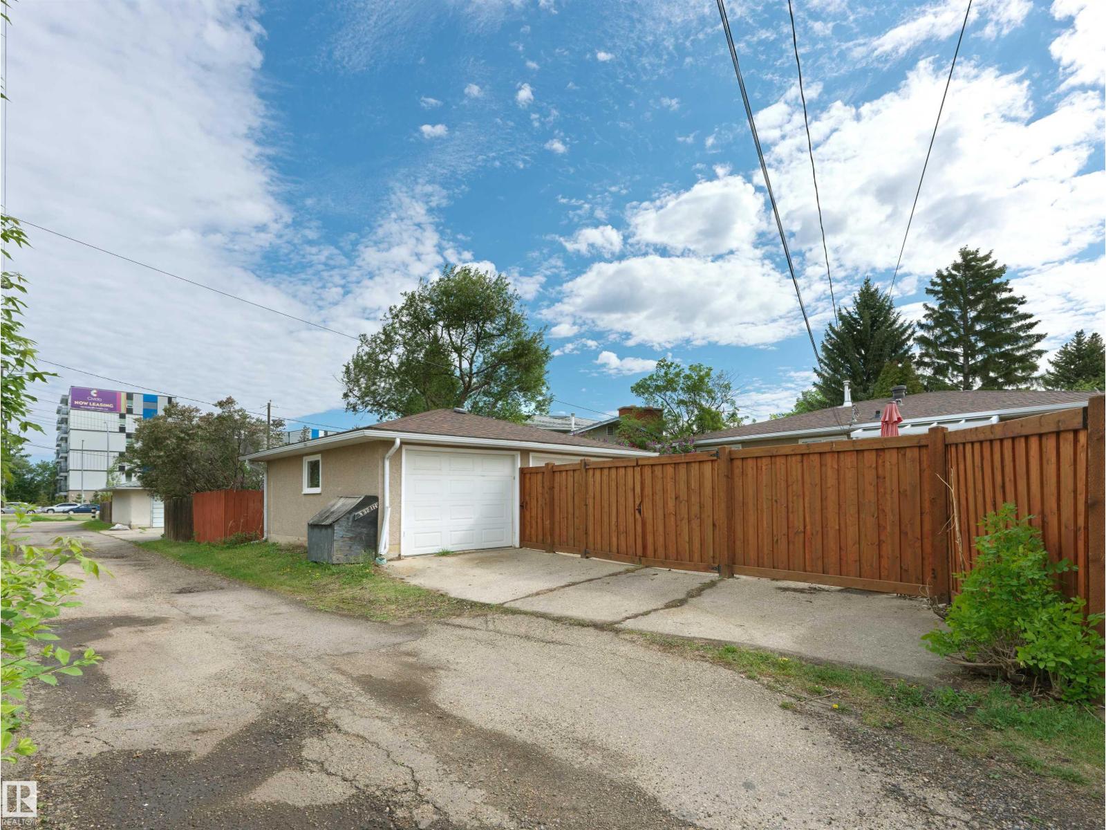 5832 114A ST NW - 32
