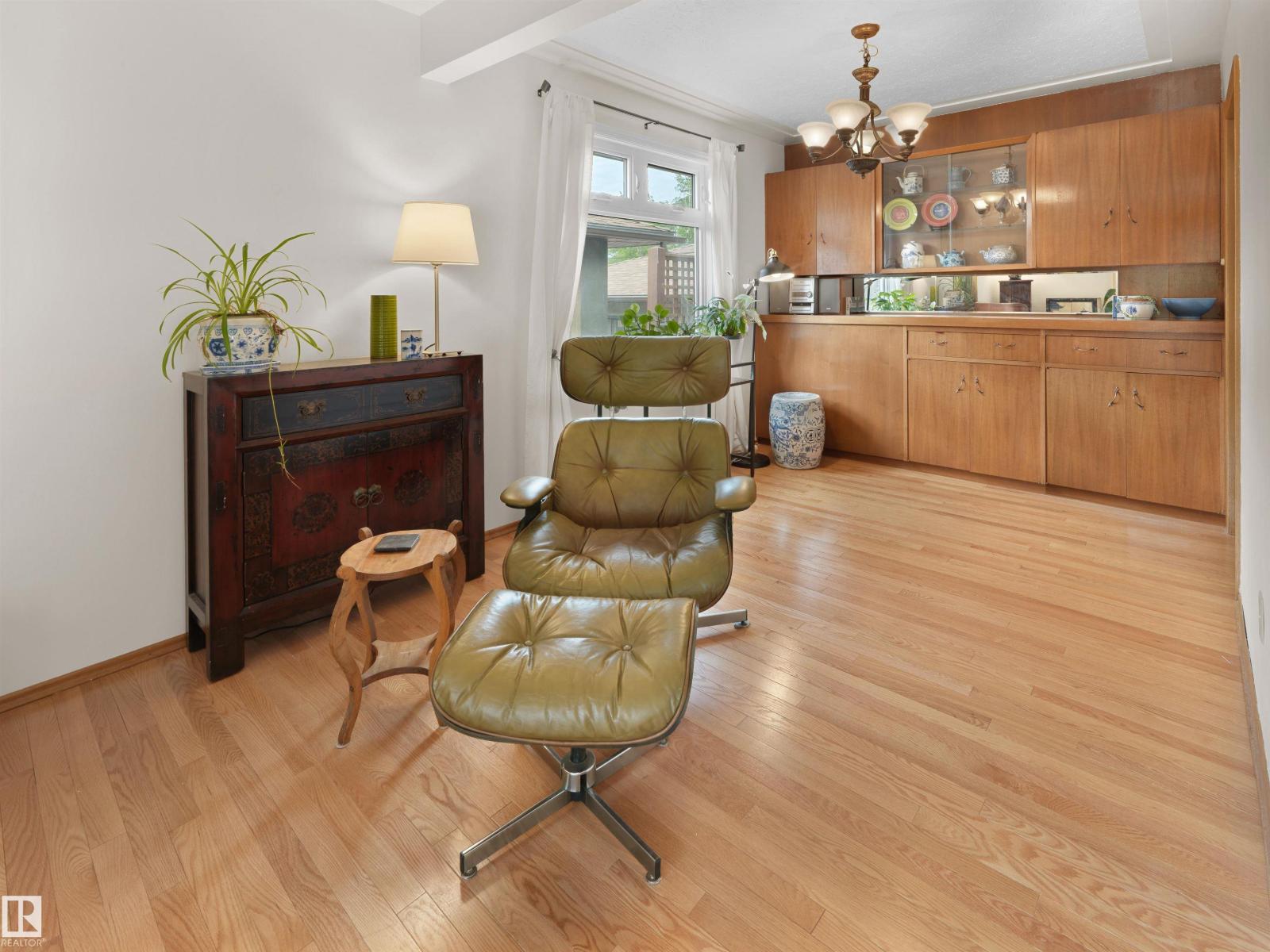 5832 114A ST NW - 7
