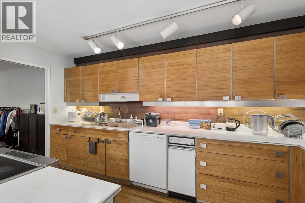 406 GREENSBORO PLACE, Vancouver