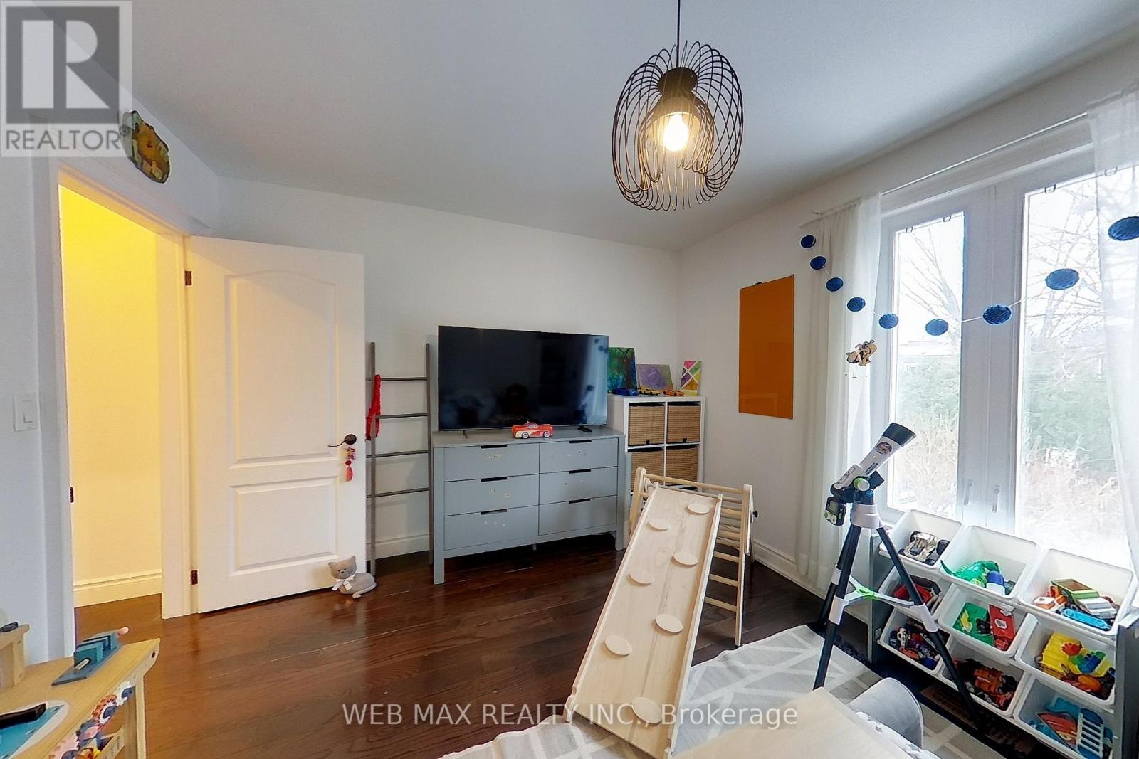 173 MILVERTON BOULEVARD - 32