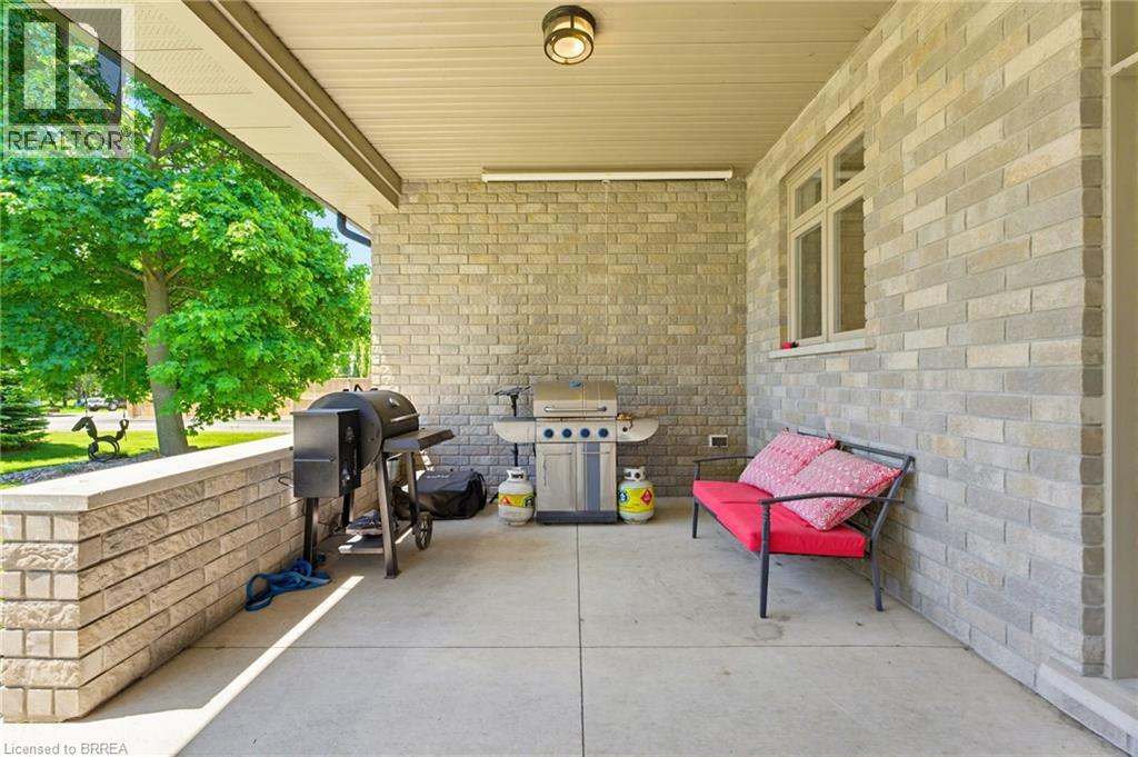 6-bedroom home for sale at 193 KING EDWARD Street, Paris ON · photo 39 of 51
