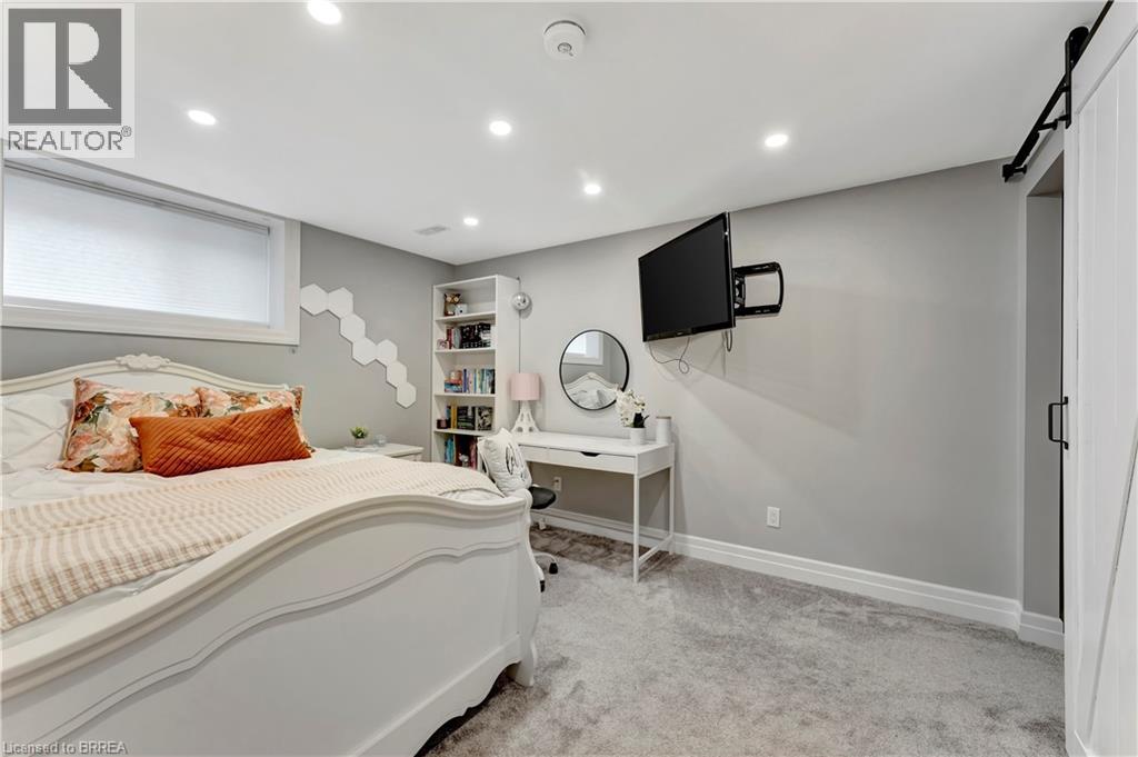 6-bedroom home for sale at 193 KING EDWARD Street, Paris ON · photo 33 of 51
