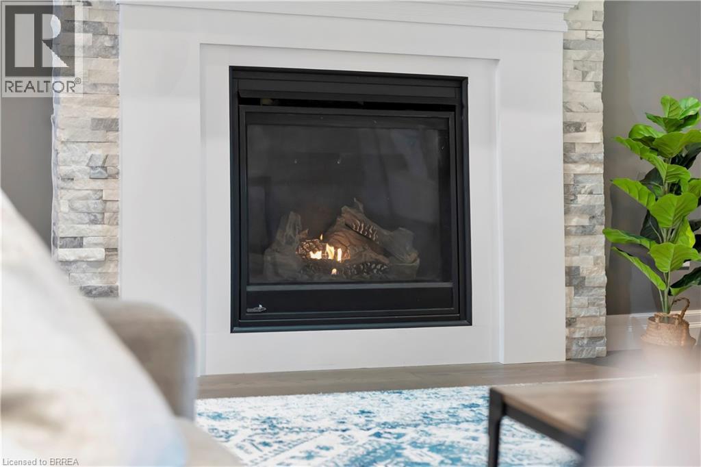 6-bedroom home for sale at 193 KING EDWARD Street, Paris ON · photo 9 of 51