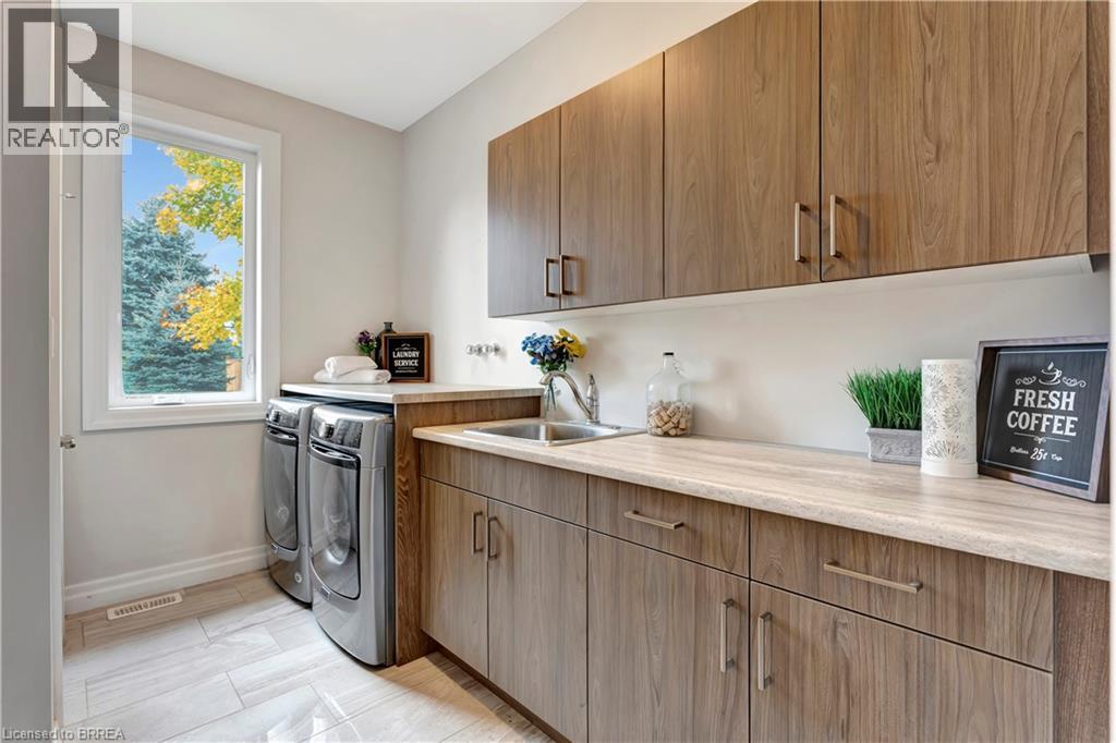 6-bedroom home for sale at 193 KING EDWARD Street, Paris ON · photo 22 of 51