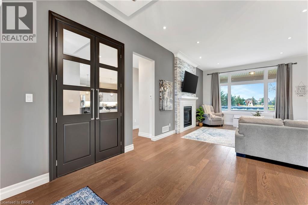 6-bedroom home for sale at 193 KING EDWARD Street, Paris ON · photo 8 of 51